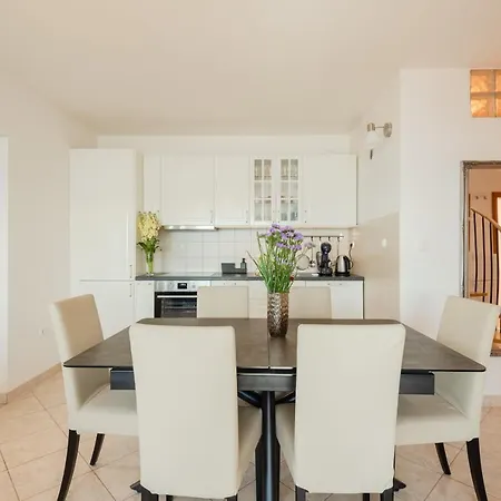 Traper With Sea View And Private Pool