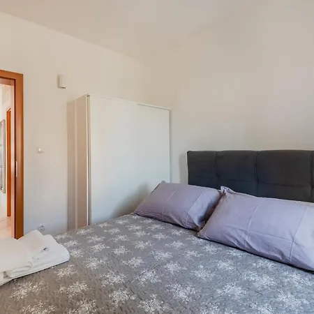 Traper With Sea View And Private Pool Lägenhet Marusici (Split-Dalmatia)