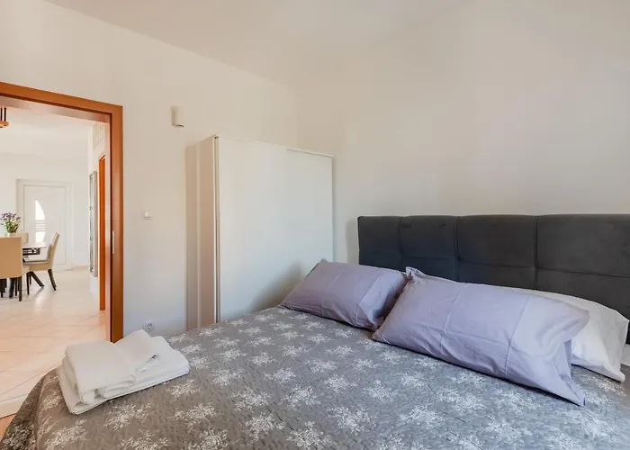 Traper With Sea View And Private Pool Апартаменты Marusici (Split-Dalmatia)
