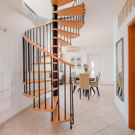Apartment Traper With Sea View And Private Pool *