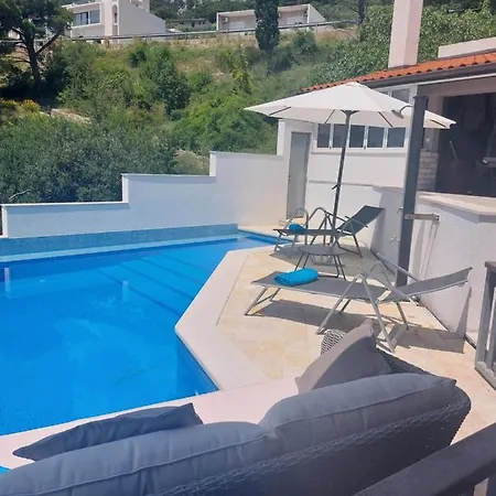 Traper With Sea View And Private Pool Apartman