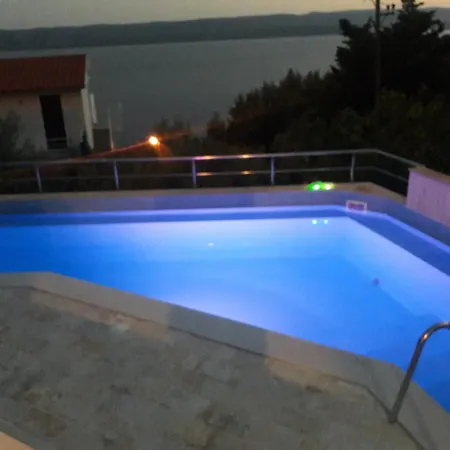 Traper With Sea View And Private Pool Apartment Marusici (Split-Dalmatia)